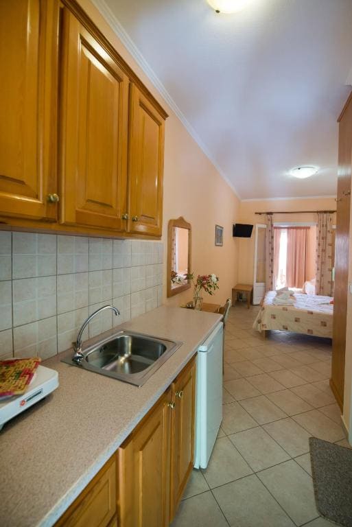 Room room - Image 3