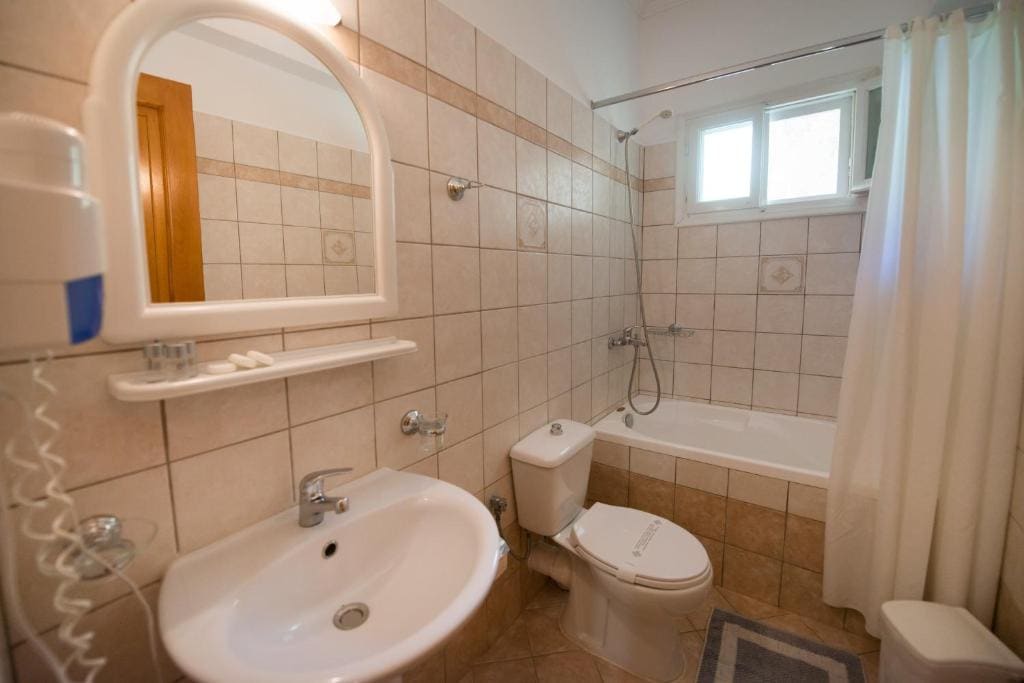 Triple Studio with Mountain View room - Image 3