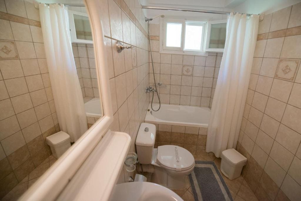 Triple Studio with Mountain View room - Image 2
