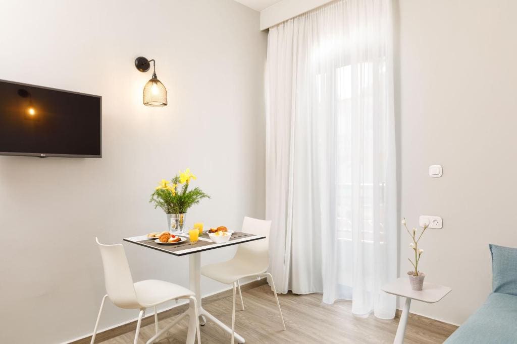 One-Bedroom Apartment room - Image 1