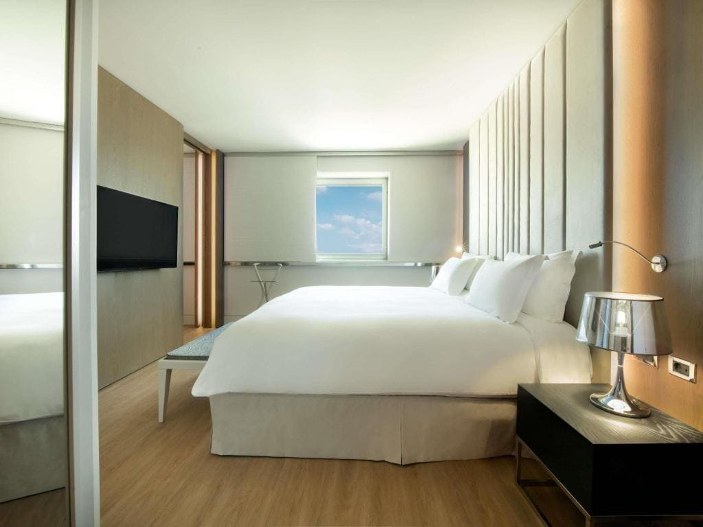 Club King Suite - Lounge Access room - Image 1