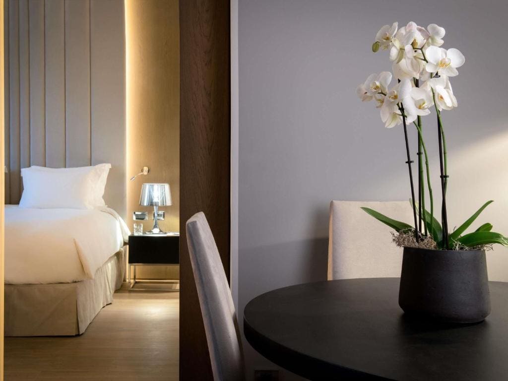 Club King Suite - Lounge Access room - Image 3