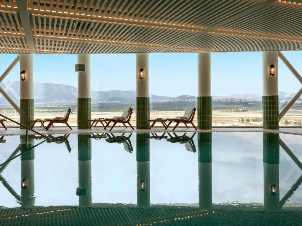 Club Luxury Queen Room - Lounge Access room - Image 2