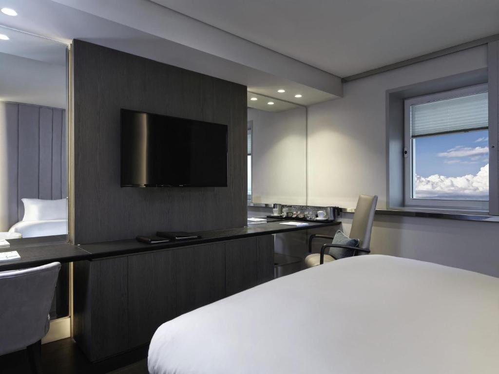 Luxury Queen Room room - Image 3