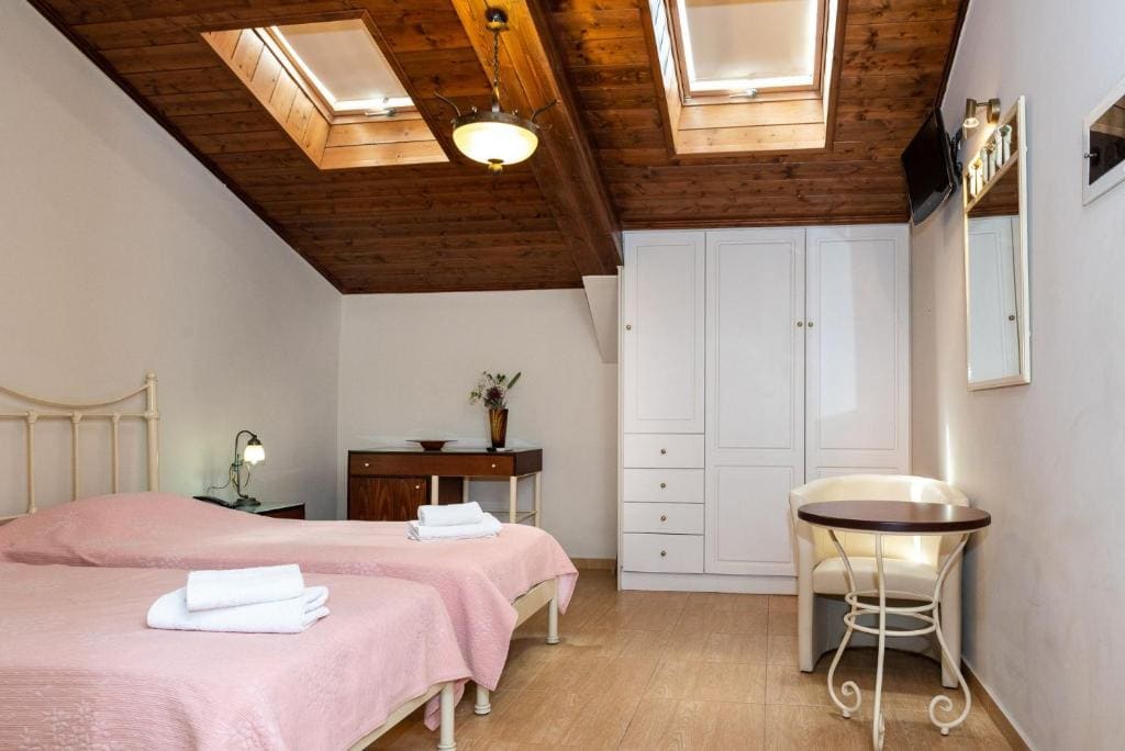 Economy Double Room room - Image 3