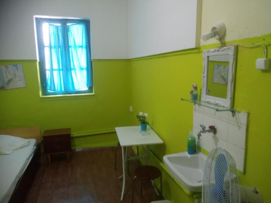 Twin Room with Shared Toilet room - Image 3