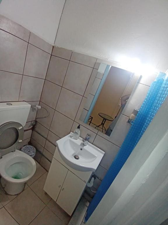 Double Room with Private Bathroom room - Image 3