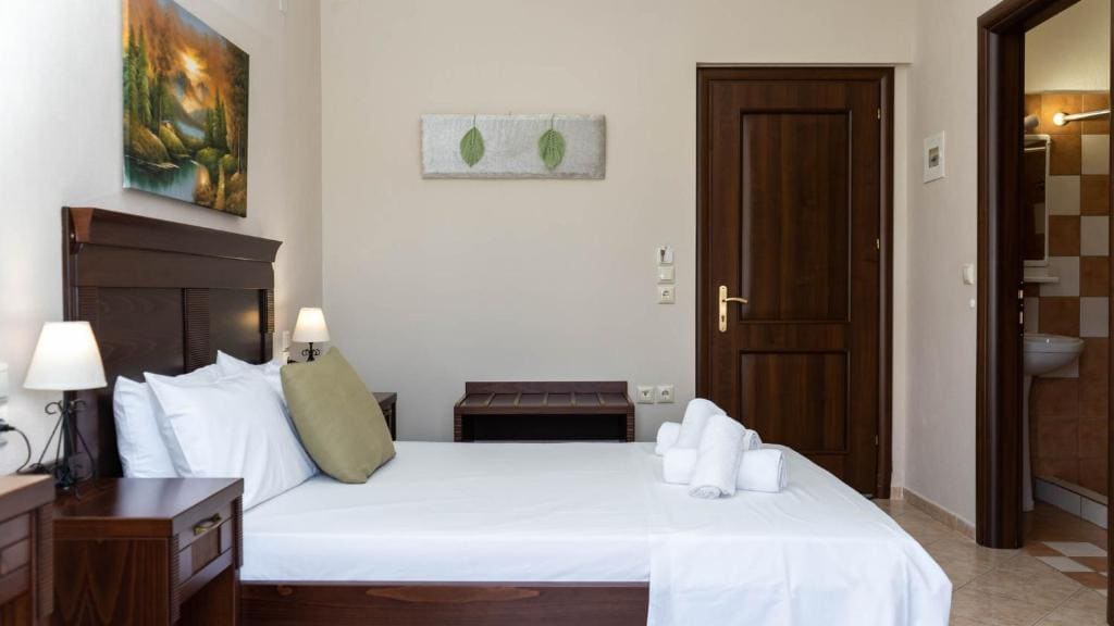 Double Room with Mountain View room - Image 3