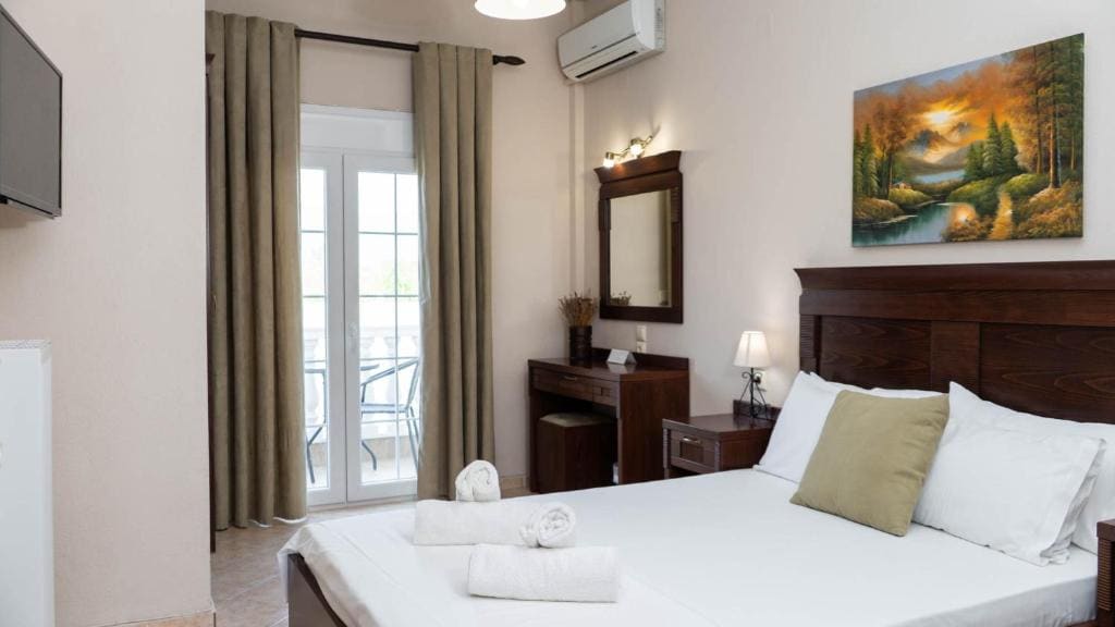 Double Room with Mountain View room - Image 1