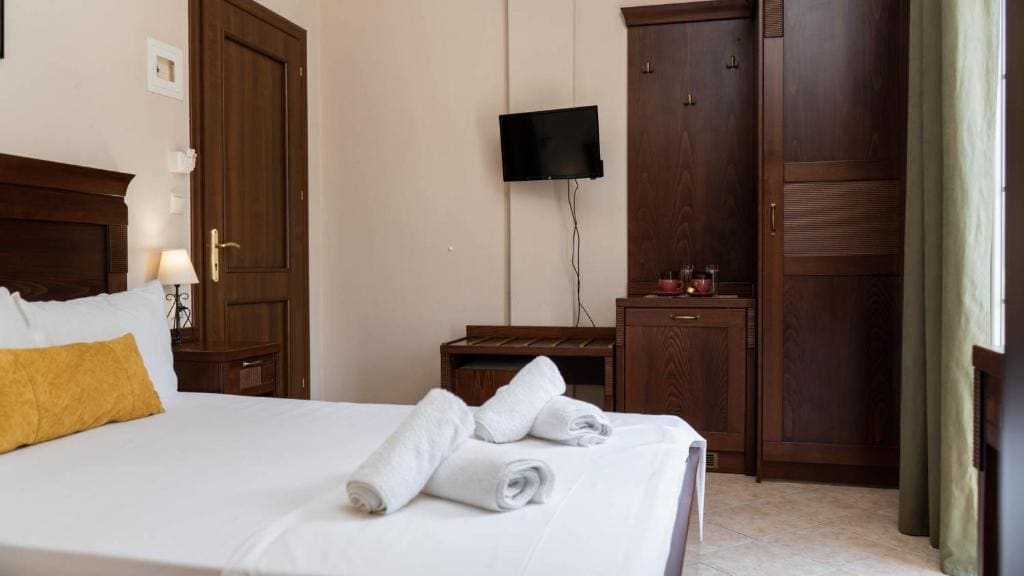 Double Room with Terrace room - Image 3