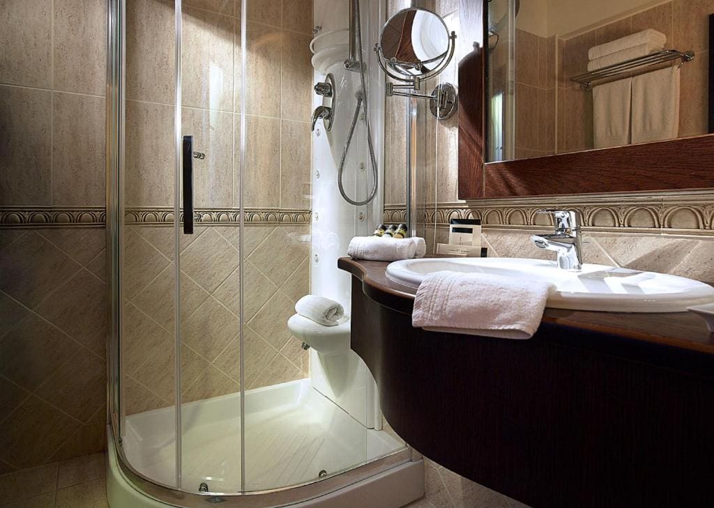 Deluxe Double Room with Sea View room - Image 1