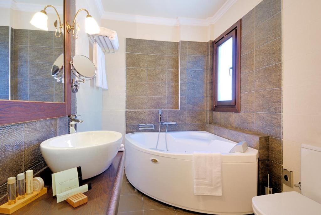 Honeymoon Suite with Sea View room - Image 2