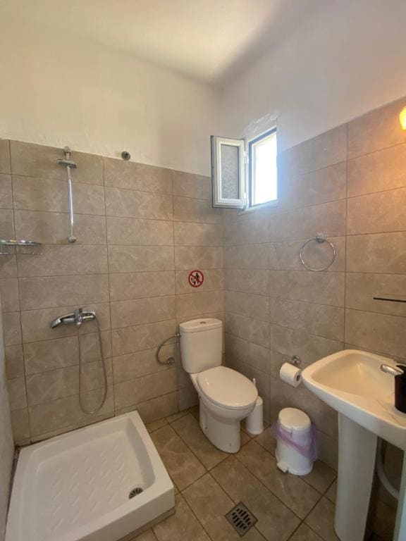 Standard Twin Room with Sea View room - Image 3
