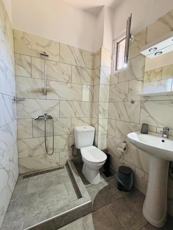 Standard Twin Room room - Image 1