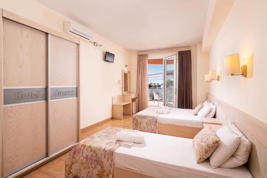 Classic Triple Room room - Image 3