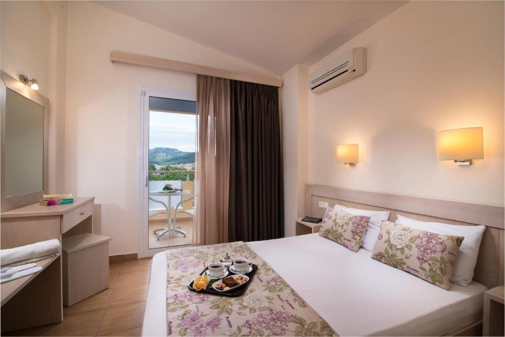 Double Room with Balcony room - Image 2