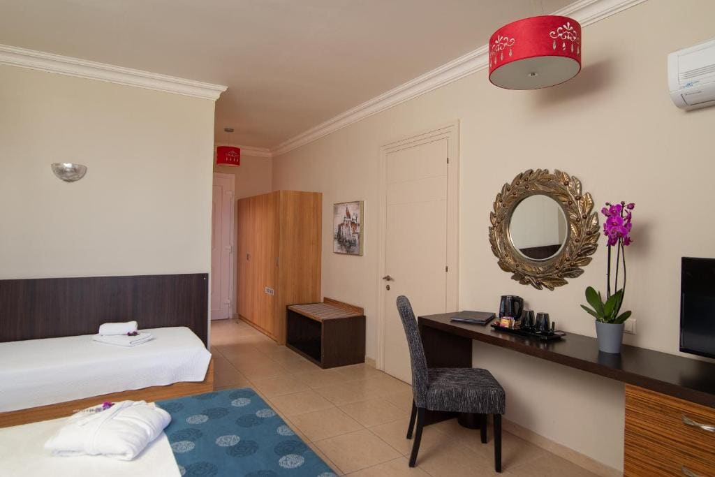 Superior Room with Sea View room - Image 3