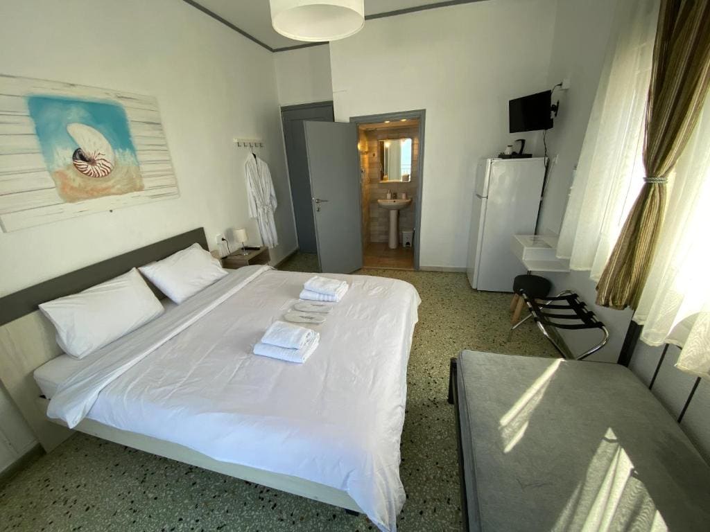 Deluxe Triple Room with Sea View room - Image 2