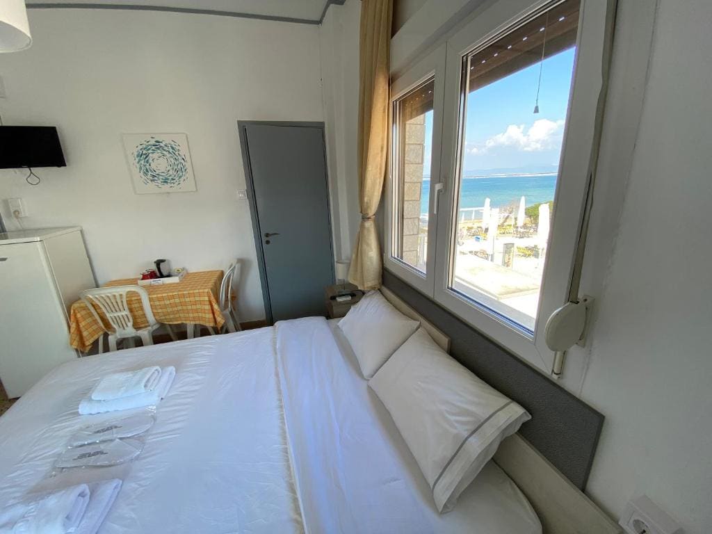 Triple Room with View room - Image 2