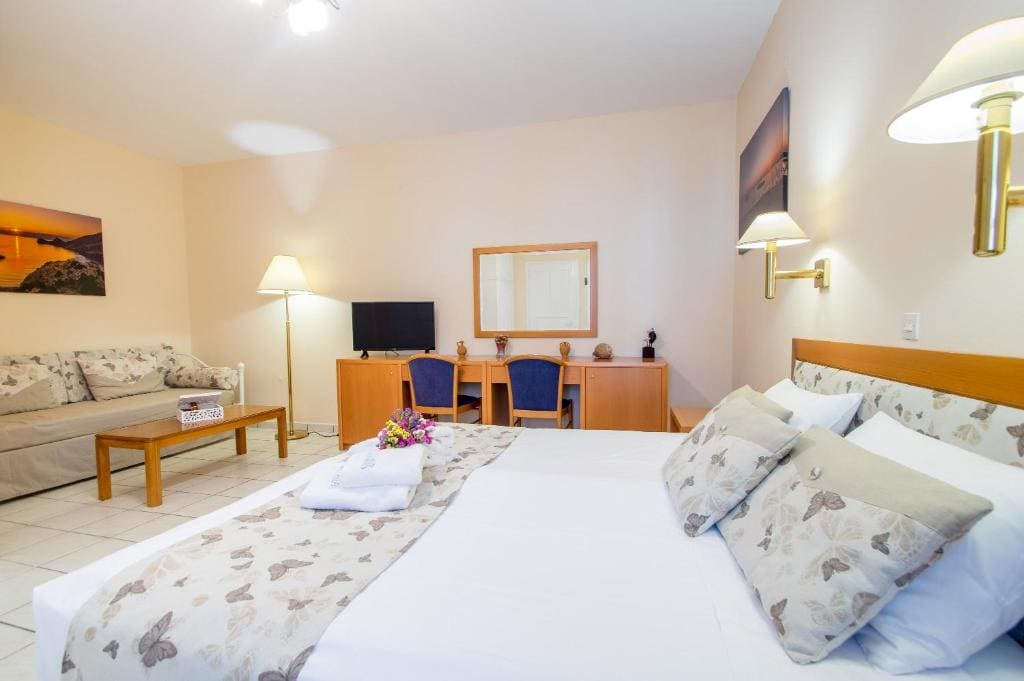 Interconnected Family Apartment with Terrace room - Image 1
