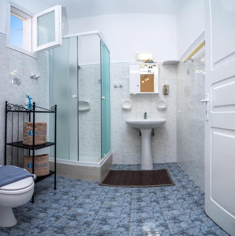 Interconnected Family Apartment with Terrace room - Image 2