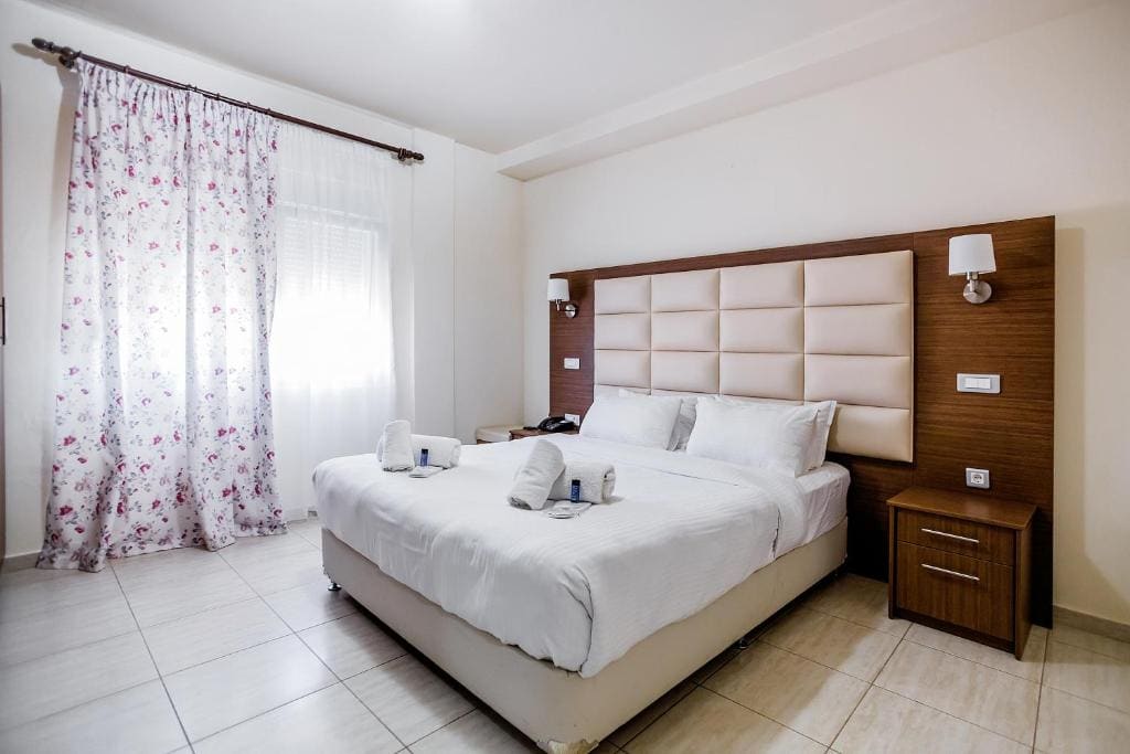 Deluxe Family Room room - Image 2
