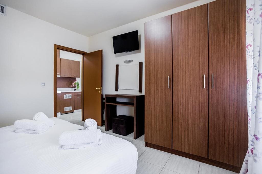 Deluxe Family Room room - Image 3