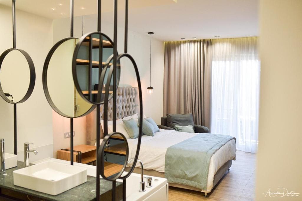 Suite with Spa Bath room - Image 3