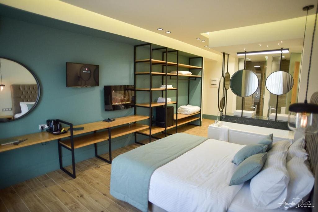 Suite with Spa Bath room - Image 1