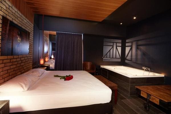 Queen Suite room - Image 2