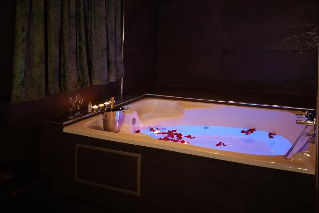 King Suite room - Image 3