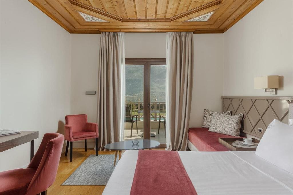 Deluxe Room with Lake View room - Image 1