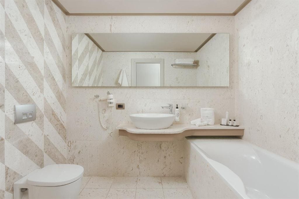 Standard Double or Twin Room room - Image 1