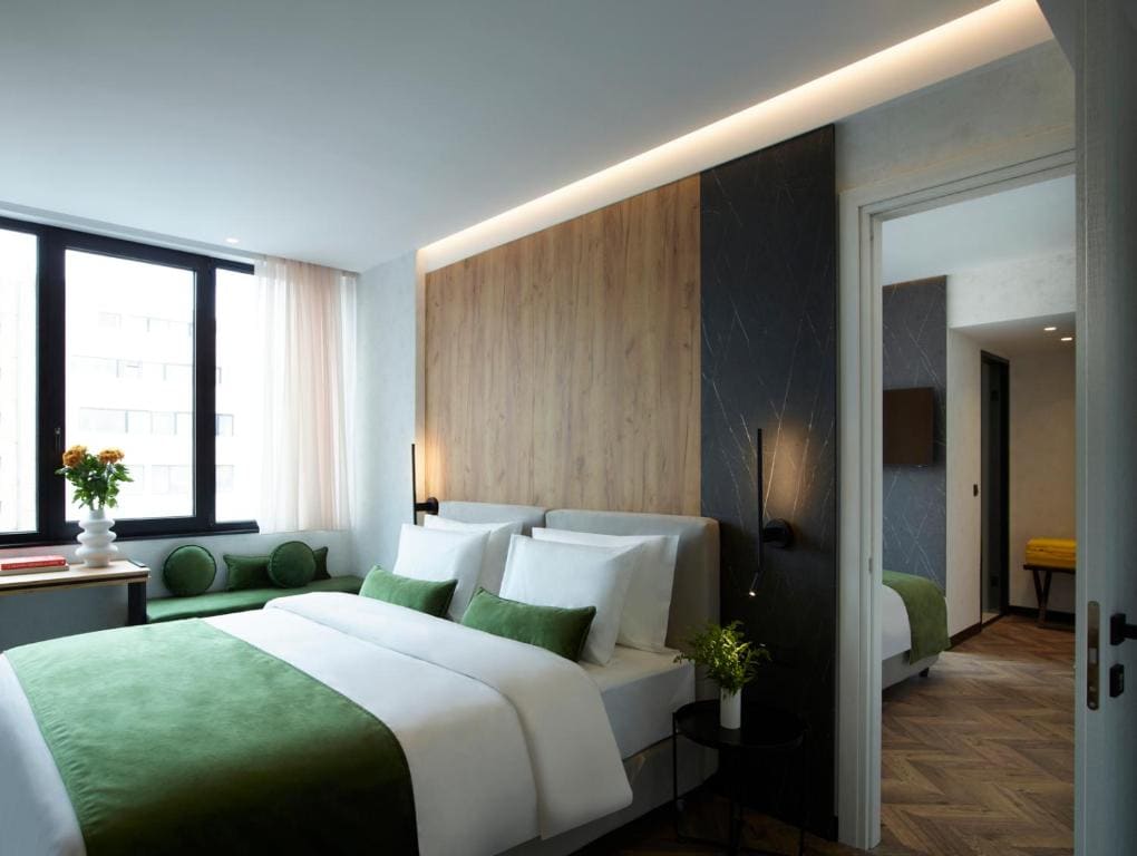 The Port Friends & Family Room room - Image 2
