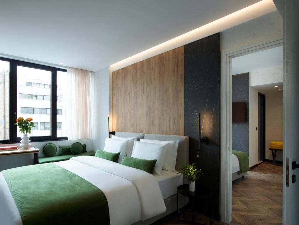 The Port Friends & Family Room room - Image 1