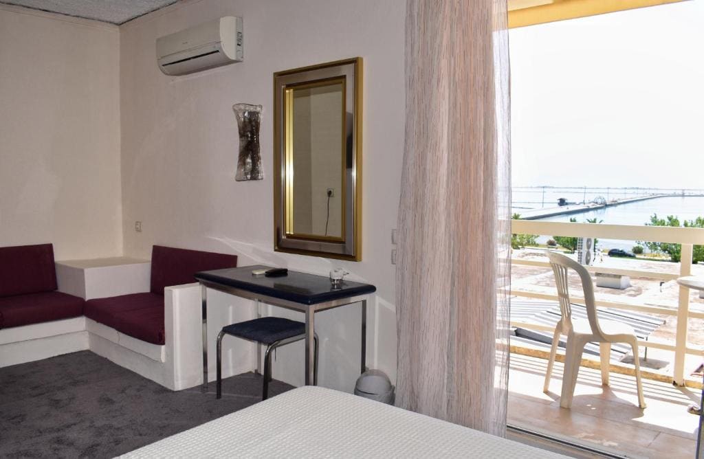 Superior Double or Twin Room with Sea View room - Image 2