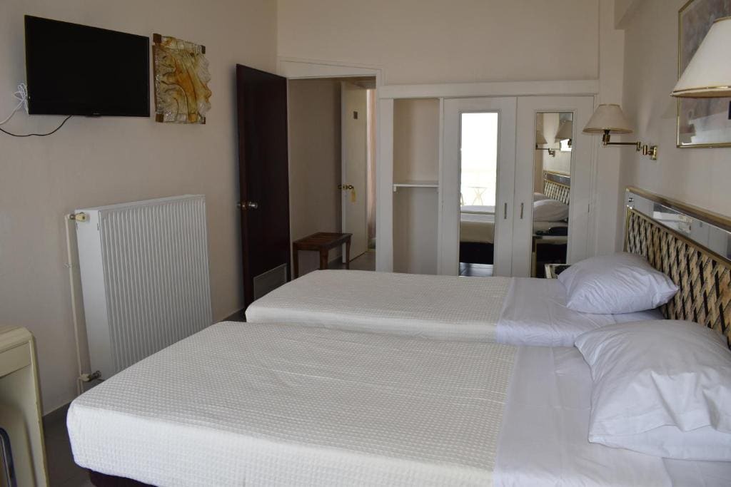 Double or Twin Room with Sea View room - Image 3