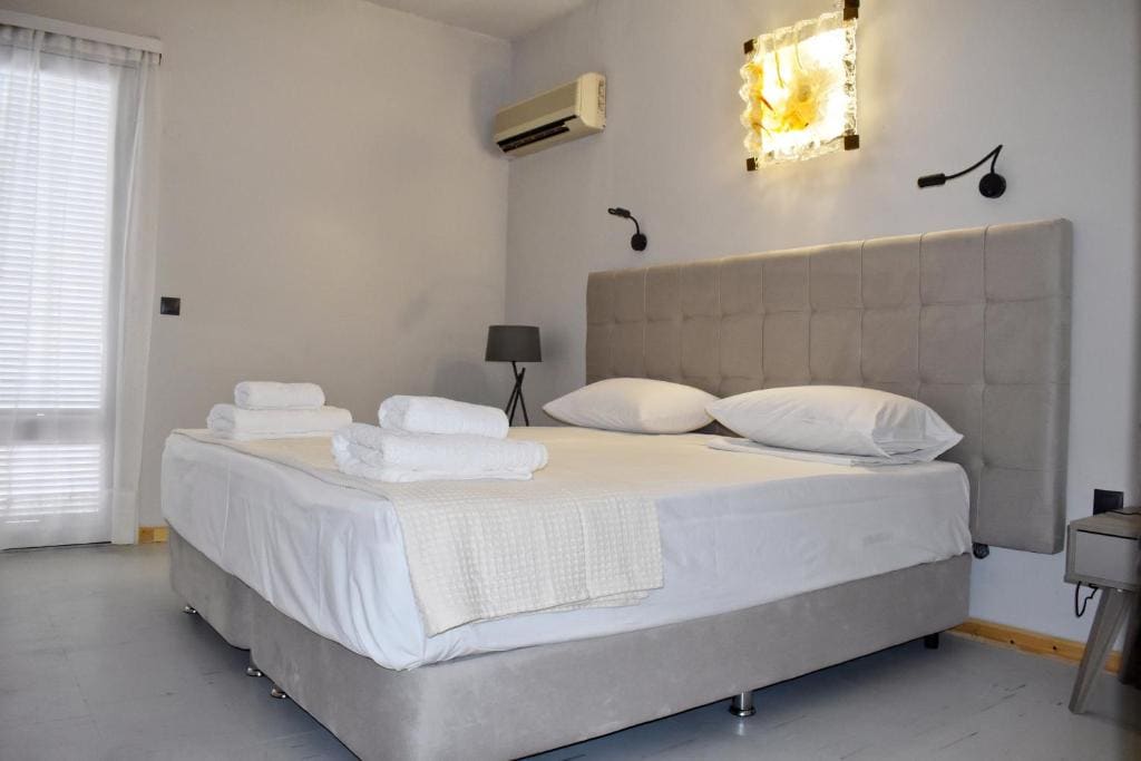 Superior Double or Twin Room with Sea View room - Image 3