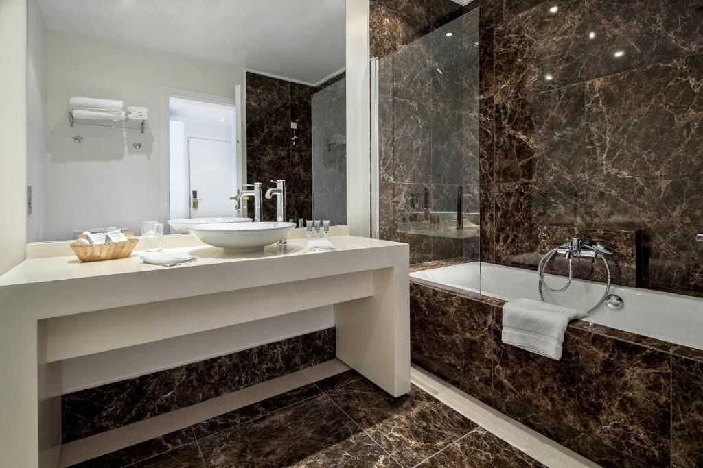 Suite with Spa Access room - Image 3