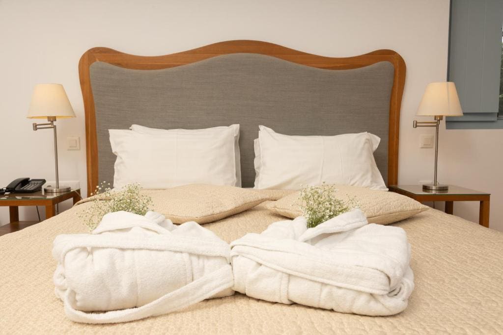 Deluxe Room with sea/side sea view room - Image 2