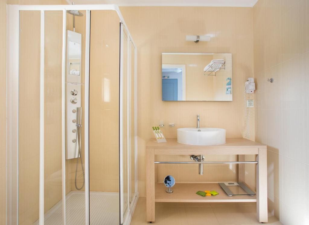 Deluxe Room with Garden View room - Image 2
