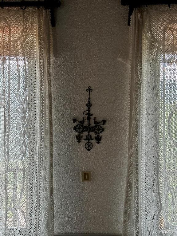 Family Room with Mountain View room - Image 2