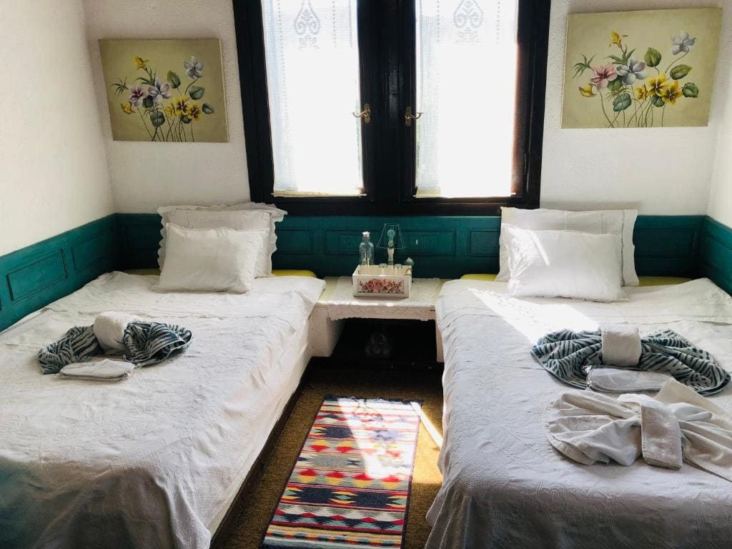 Double Room with Mountain View room - Image 2