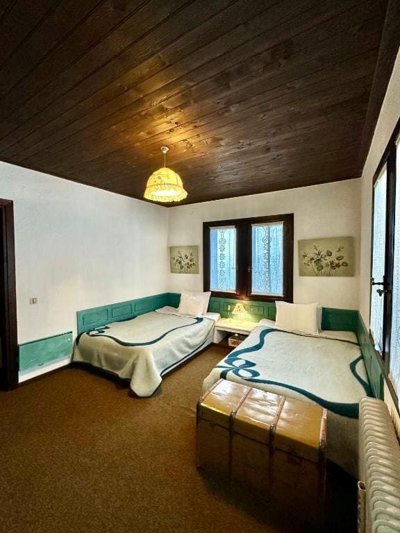 Double Room with Mountain View room - Image 1