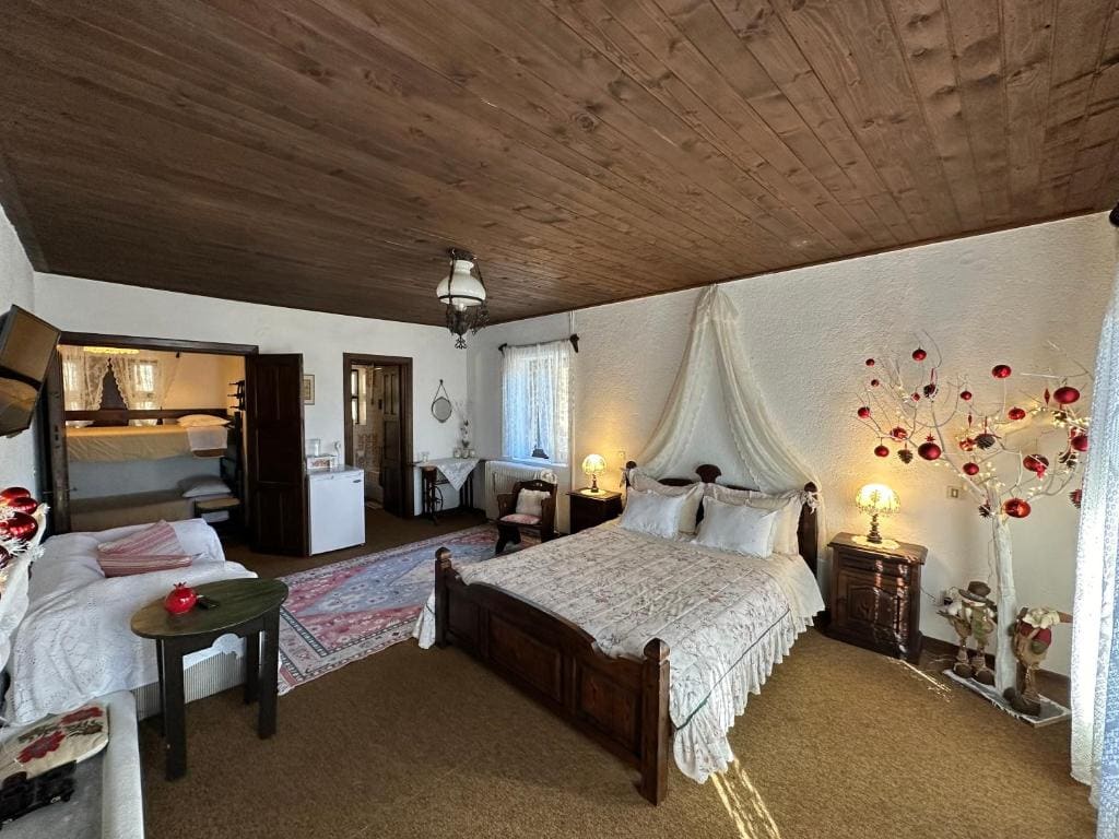 Family Room with Mountain View room - Image 3