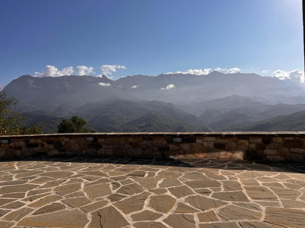 Double Room with Mountain View room - Image 1