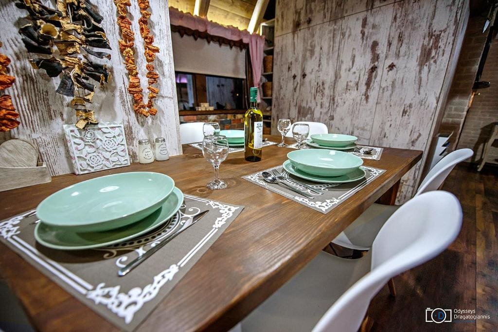 Family Room with Mountain View room - Image 3