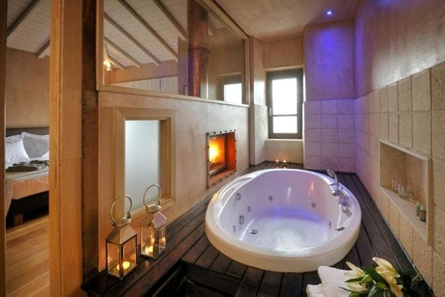 Honeymoon Deluxe room - Image 1