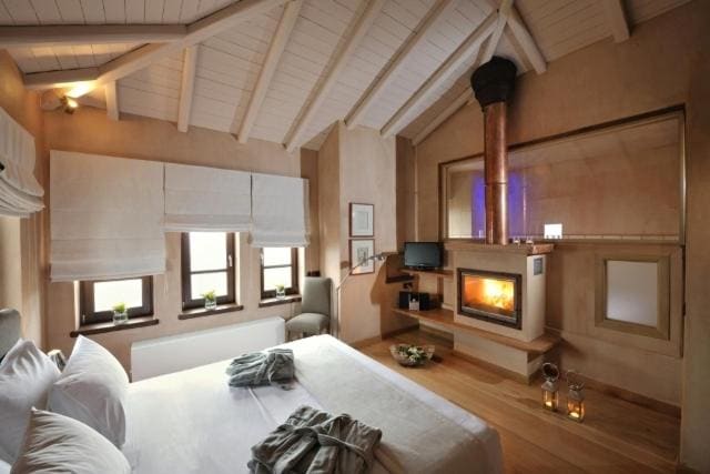 Honeymoon Deluxe room - Image 2