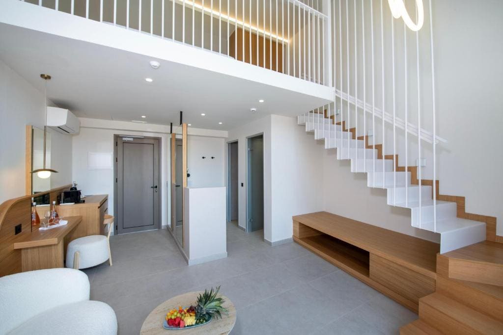 Horizon Maisonette Pool View room - Image 3